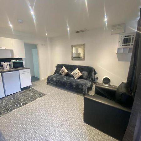 Beautiful 3-Bed Apartment In เมอเทอร์ทิดฟิล ภายนอก รูปภาพ