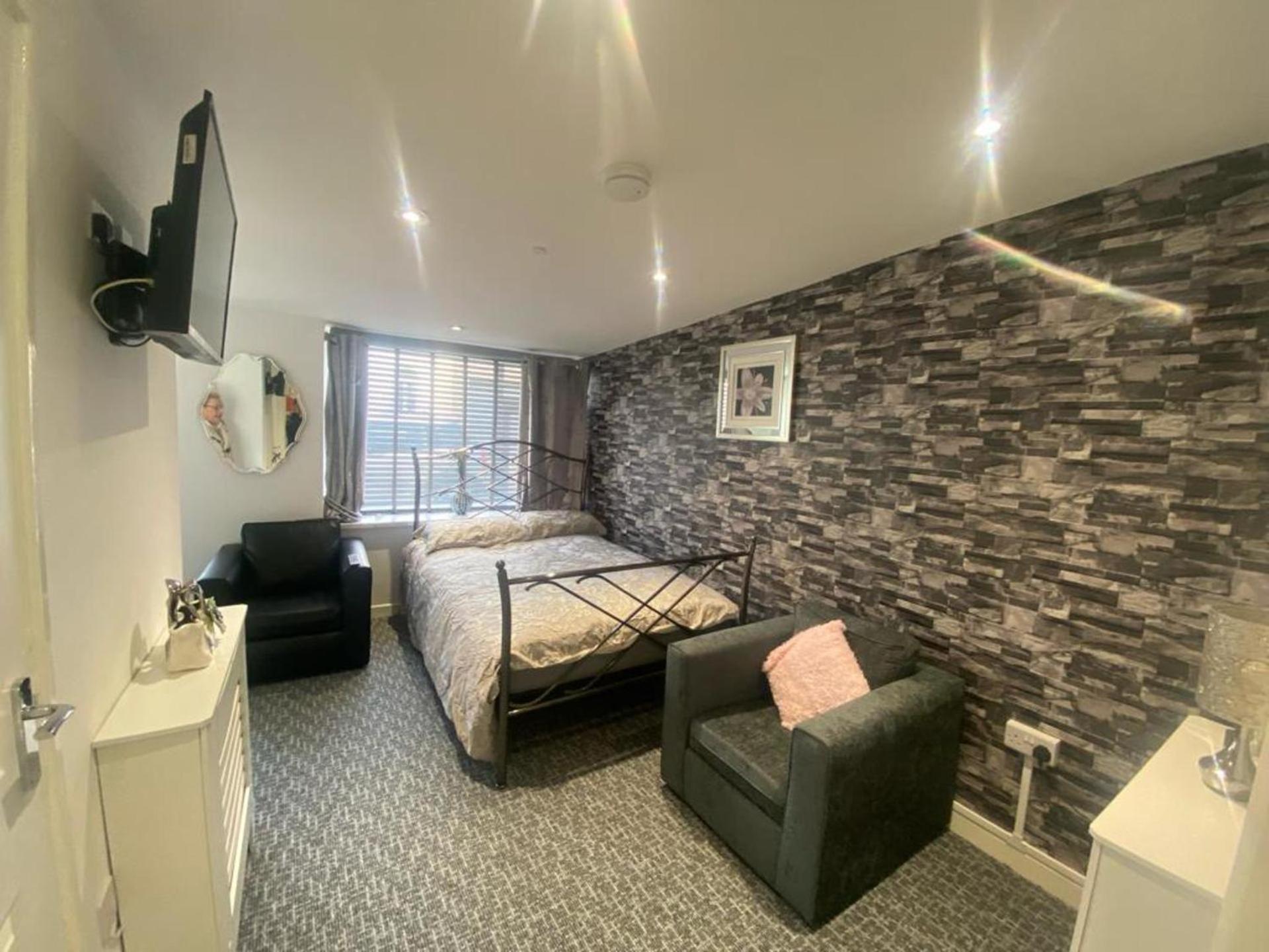 Beautiful 3-Bed Apartment In เมอเทอร์ทิดฟิล ภายนอก รูปภาพ