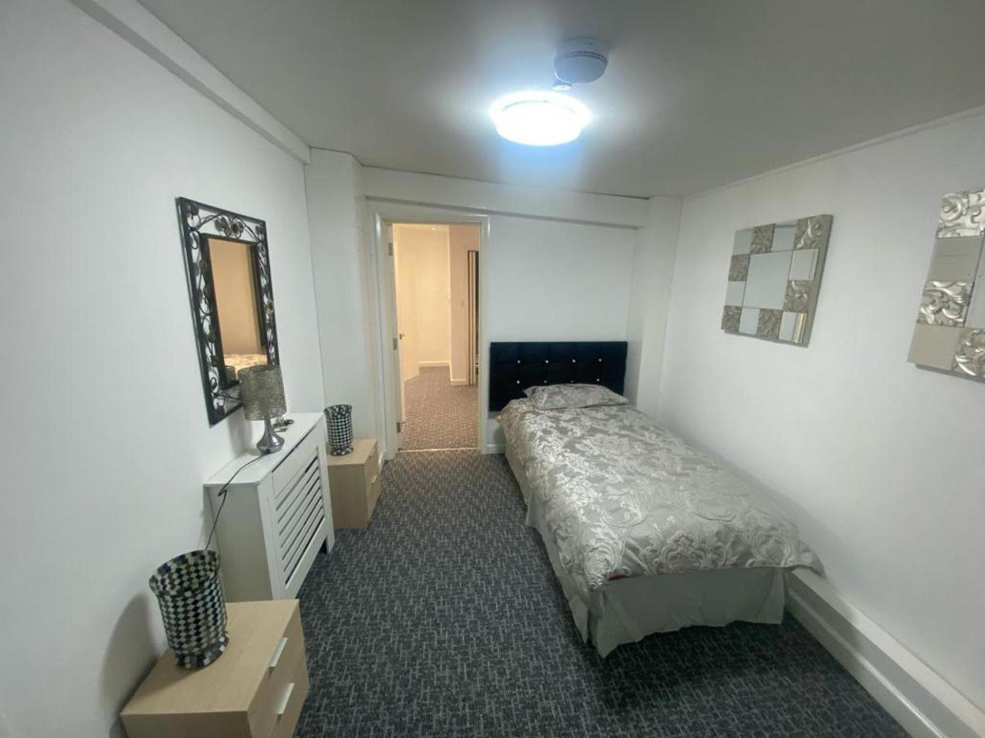 Beautiful 3-Bed Apartment In เมอเทอร์ทิดฟิล ภายนอก รูปภาพ